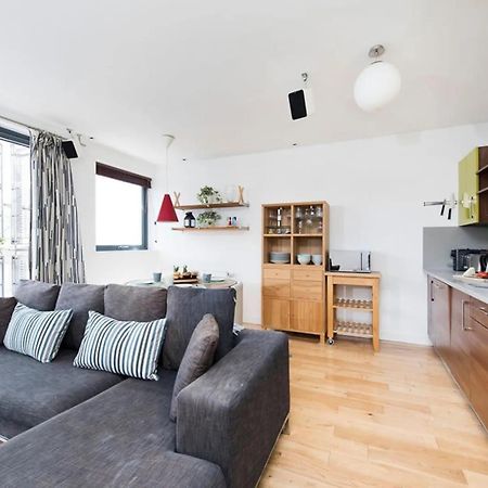Modern 2 Bed Apartment W Balcony In London Exterior foto