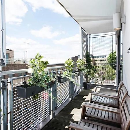 Modern 2 Bed Apartment W Balcony In London Exterior foto