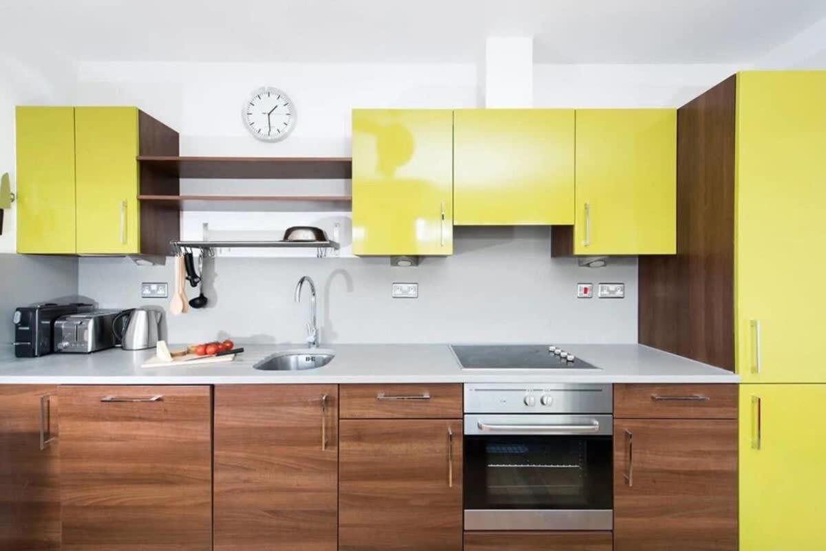 Modern 2 Bed Apartment W Balcony In London Exterior foto