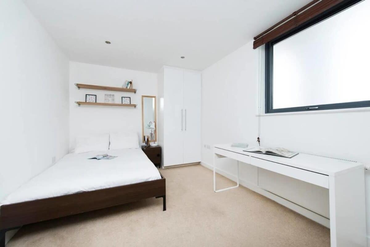 Modern 2 Bed Apartment W Balcony In London Exterior foto