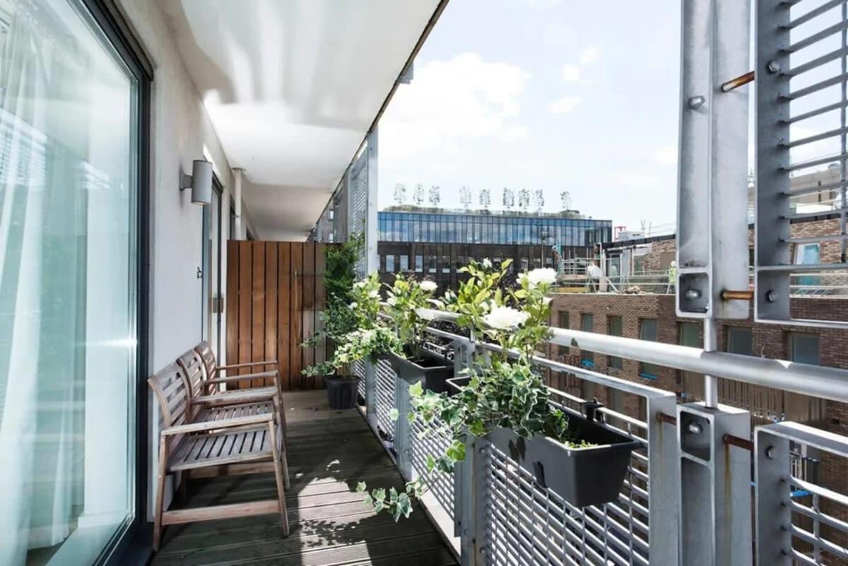 Modern 2 Bed Apartment W Balcony In London Exterior foto